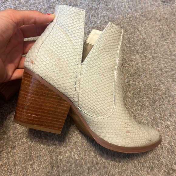 White faux leather booties - Picture 5 of 6